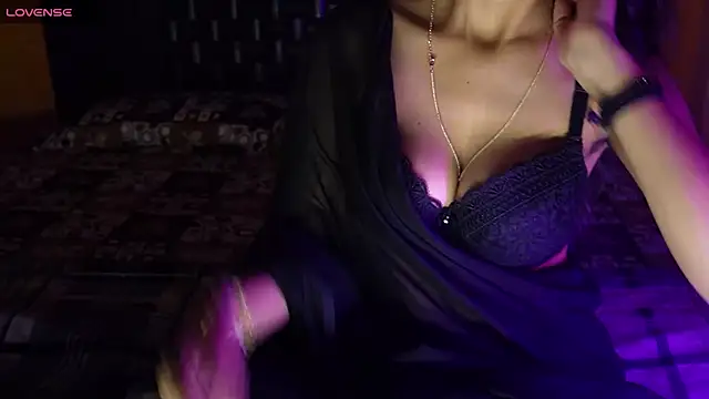 Snapshot of NidhiChandra chatting on October 2025 05:00:01 PM NidhiChandra online show from October 2025 05:00:01 PM