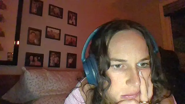 Snapshot of forbiddenbabygirl chatting on November 2025 04:33:02 AM forbiddenbabygirl online show from November 2025 04:33:02 AM