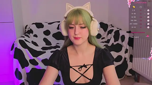 Snapshot of bananasgirl chatting on September 2025 06:23:02 AM bananasgirl online show from September 2025 06:23:02 AM