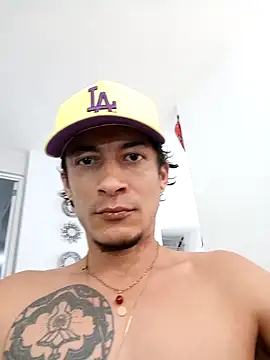 Snapshot of Alejobig27 chatting on November 2025 04:51:02 PM Alejobig27 online show from November 2025 04:51:02 PM