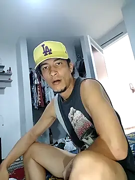 Snapshot of Alejobig27 chatting on November 2025 04:00:01 PM Alejobig27 online show from November 2025 04:00:01 PM