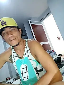 Snapshot of Alejobig27 chatting on December 2025 07:01:02 PM Alejobig27 online show from December 2025 07:01:02 PM