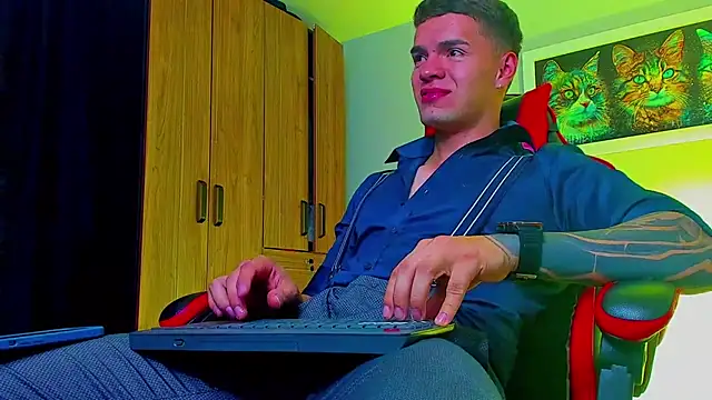 Snapshot of ALPHA_DOMINUS_ chatting on September 2025 04:05:01 AM ALPHA DOMINUS online show from September 2025 04:05:01 AM