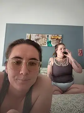 AndHerXO online show from April 2026 03:47:02 PM