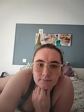 AndHerXO online show from April 2026 03:31:02 PM