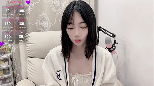 Snapshot of tuantuanle chatting on April 2026 03:43:01 PM tuantuanle online show from April 2026 03:43:01 PM