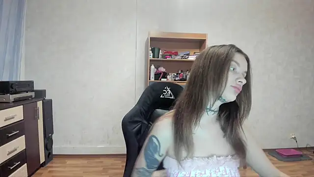 Snapshot of AlisTris chatting on November 2025 05:46:01 PM AlisTris online show from November 2025 05:46:01 PM