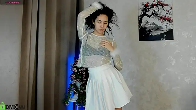 FlirtyAura online show from December 2025 03:48:01 AM