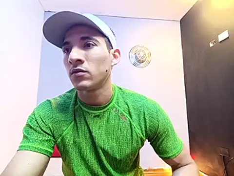 Snapshot of jhonny_thes28 chatting on November 2025 12:32:01 AM jhonny thes28 online show from November 2025 12:32:01 AM