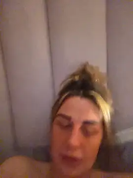 Snapshot of Sophrob96x chatting on January 2026 04:14:01 AM Sophrob96x online show from January 2026 04:14:01 AM