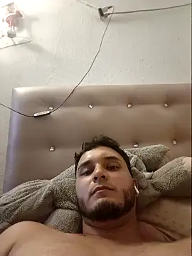 Snapshot of Hotguys111 chatting on September 2025 04:04:02 AM Hotguys111 online show from September 2025 04:04:02 AM