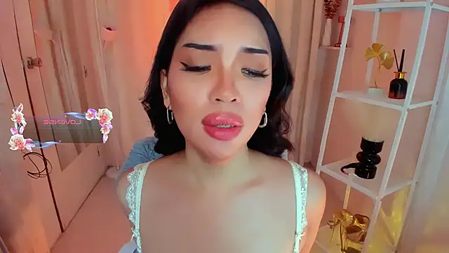 MS LUNA online show from December 2025 11:34:02 PM