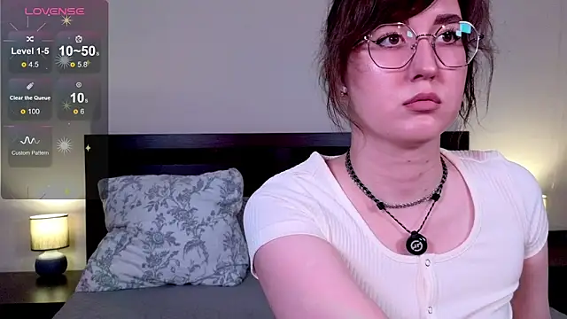 Snapshot of _AlexaFlowers_ chatting on June 2026 07:55:01 AM AlexaFlowers online show from June 2026 07:55:01 AM