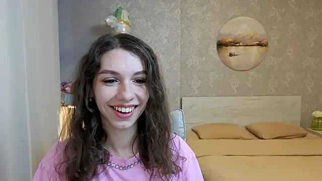 Snapshot of KellyShines chatting on April 2026 02:10:01 PM KellyShines online show from April 2026 02:10:01 PM