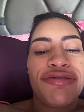 AmberMoss1 online show from April 2026 05:18:01 PM