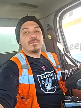 luis97fer online show from April 2026 06:36:02 PM