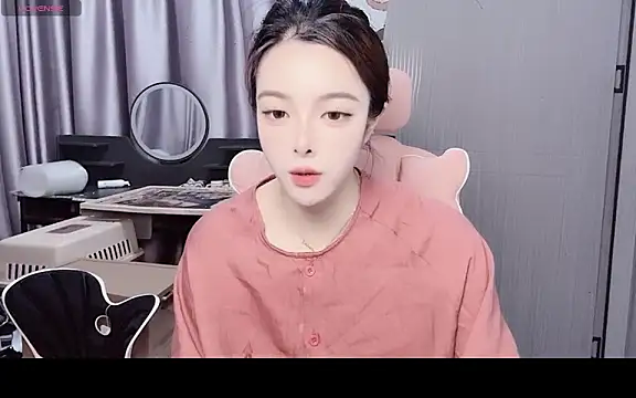 AmyySC online show from April 2026 01:37:02 PM