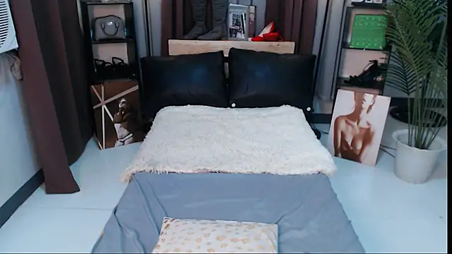 Snapshot of NaughtyAngelaYsobelle69 chatting on September 2025 10:36:01 PM NaughtyAngelaYsobelle69 online show from September 2025 10:36:01 PM