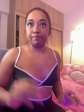 Snapshot of _Zahara_ chatting on December 2025 11:01:02 PM Zahara online show from December 2025 11:01:02 PM