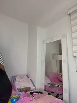 Snapshot of _Zahara_ chatting on December 2025 12:07:02 AM Zahara online show from December 2025 12:07:02 AM