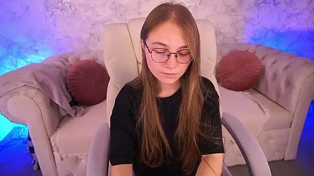 ArrinaWairr online show from October 2025 02:13:01 PM