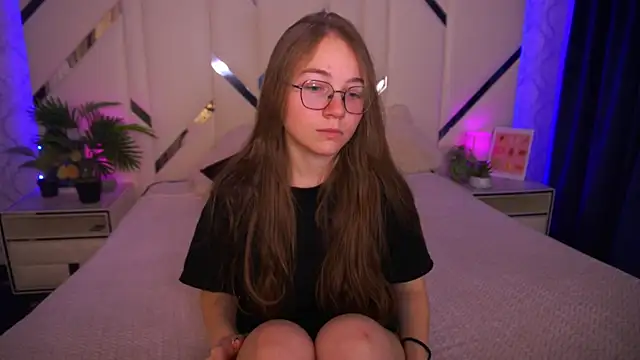 ArrinaWairr online show from November 2025 08:48:02 AM