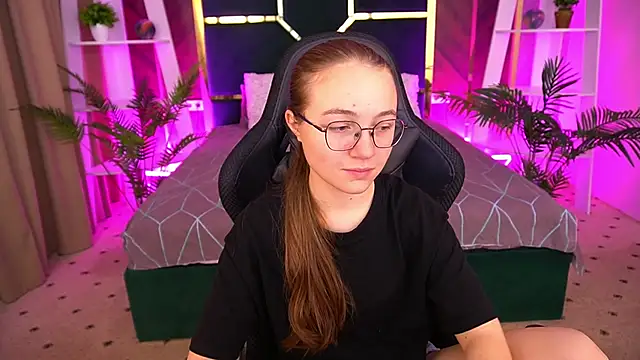 ArrinaWairr online show from November 2025 08:58:01 AM