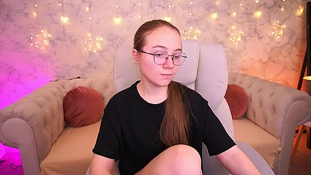 ArrinaWairr online show from February 2026 08:38:01 AM