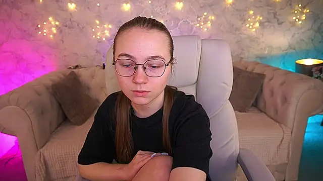 ArrinaWairr online show from March 2026 07:34:02 AM