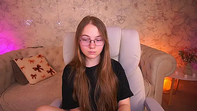 ArrinaWairr online show from March 2026 06:25:01 AM