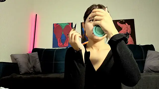 TrixiBell online show from September 2025 04:36:01 AM