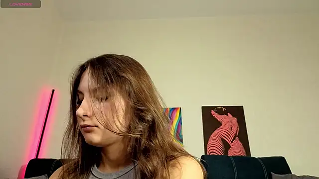 TrixiBell online show from November 2025 04:48:02 AM