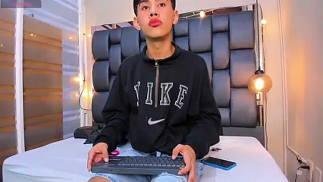 Jim twink online show from November 2025 07:35:02 PM