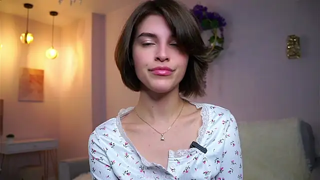 EleneButton online show from October 2025 01:11:01 AM