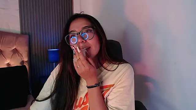 Bonnali lune online show from November 2025 10:01:01 PM