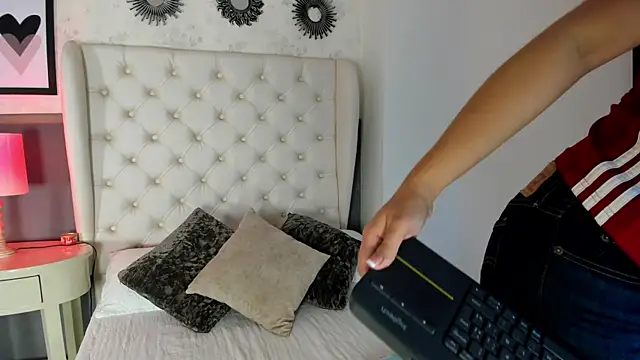 Sasha  sims   online show from September 2025 11:37:01 AM