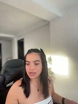 JuanitaMore01 online show from March 2026 10:09:01 PM