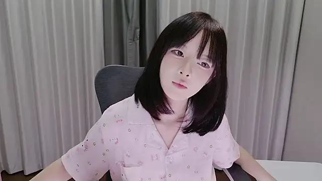 Snapshot of EnEn_xiaobao chatting on September 2025 03:45:01 PM EnEn xiaobao online show from September 2025 03:45:01 PM