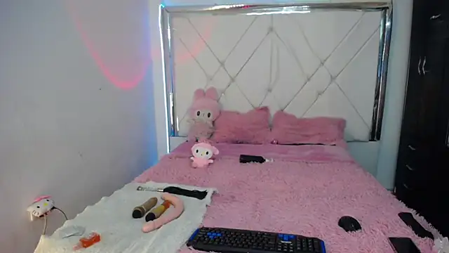 Snapshot of Dulce_petit_ chatting on September 2025 11:32:01 AM Dulce petit online show from September 2025 11:32:01 AM