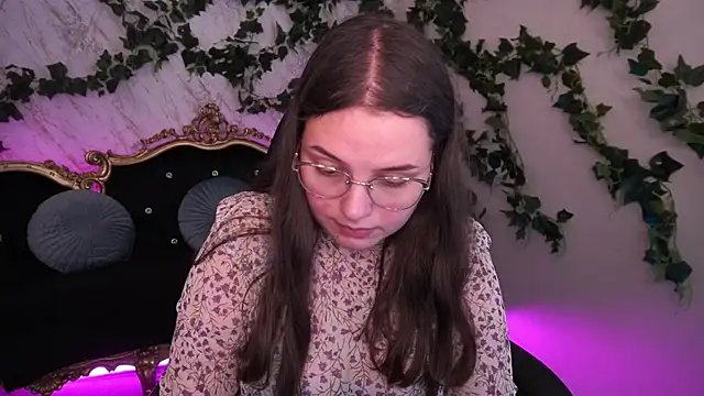 Snapshot of SophieDreamss chatting on October 2025 12:59:02 PM SophieDreamss online show from October 2025 12:59:02 PM