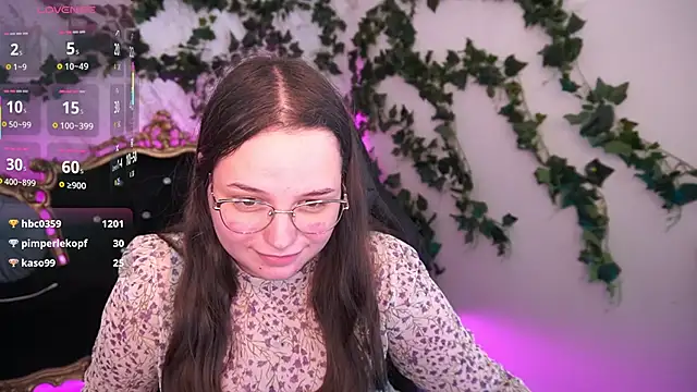 Snapshot of SophieDreamss chatting on October 2025 01:50:02 AM SophieDreamss online show from October 2025 01:50:02 AM