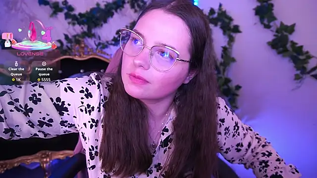 Snapshot of SophieDreamss chatting on October 2025 02:40:01 PM SophieDreamss online show from October 2025 02:40:01 PM