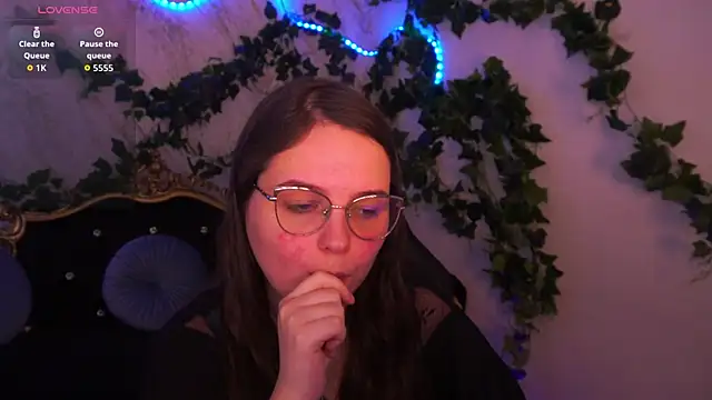 Snapshot of SophieDreamss chatting on November 2025 02:28:01 PM SophieDreamss online show from November 2025 02:28:01 PM