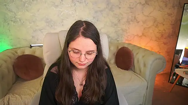 Snapshot of SophieDreamss chatting on November 2025 10:57:02 PM SophieDreamss online show from November 2025 10:57:02 PM