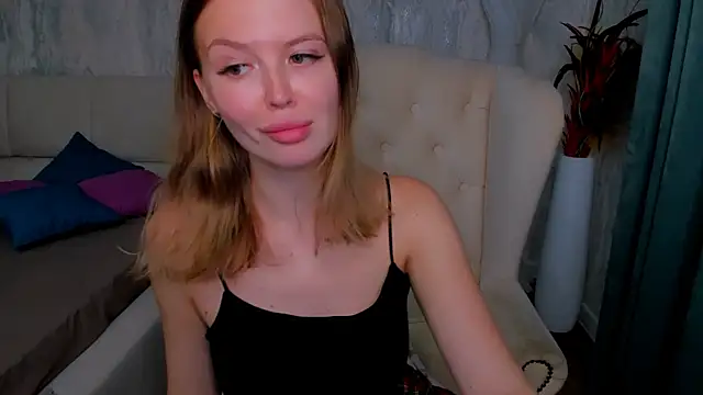 Snapshot of LaurennHill chatting on September 2025 12:25:01 AM LaurennHill online show from September 2025 12:25:01 AM