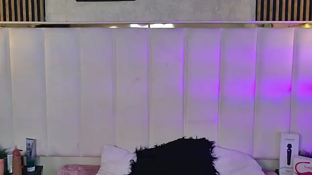 ChloeJoness  online show from November 2025 08:40:01 PM