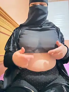 Snapshot of _Laiali_ chatting on October 2025 11:18:02 AM Laiali online show from October 2025 11:18:02 AM