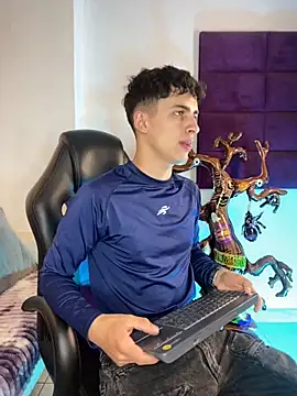 AdrianRinaldi online show from October 2025 07:48:01 PM