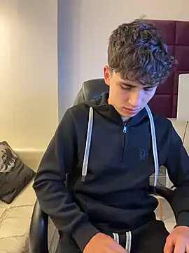 AdrianRinaldi online show from December 2025 08:05:01 PM