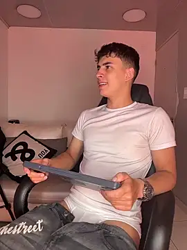 AdrianRinaldi online show from March 2026 08:01:02 PM